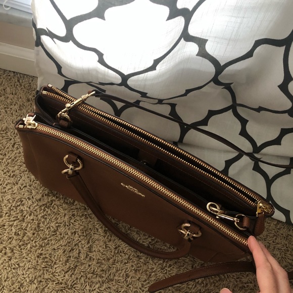 Large Coach purse - Picture 2 of 3